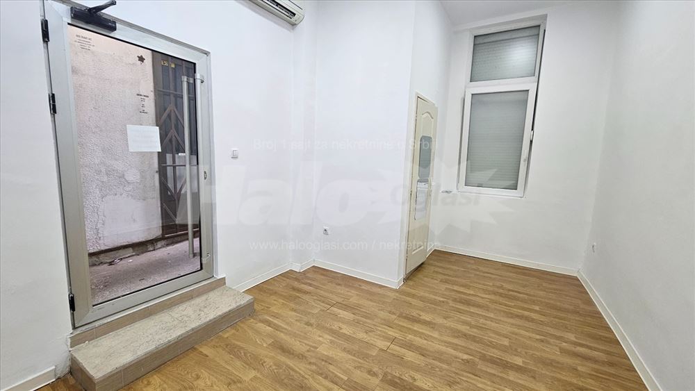 Lokal u pasažu na prometnoj lokaciji — 4