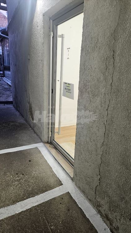 Lokal u pasažu na prometnoj lokaciji — 7