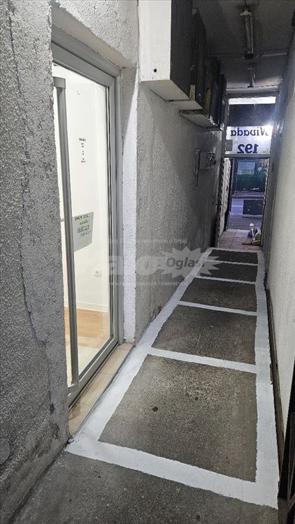 Lokal u pasažu na prometnoj lokaciji — 9