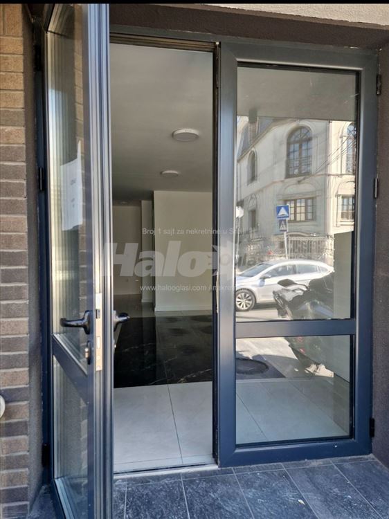 Lokal za izdavanje sa izlogom, Kumodraska 19 — 3