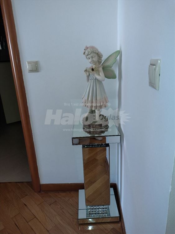 Luks,Hram Svetog Save, opremljen stan sa garažom — 6