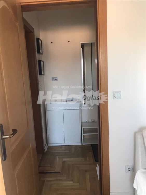 Luksuzan stan sa dve terase i pogledom u sumu — 6