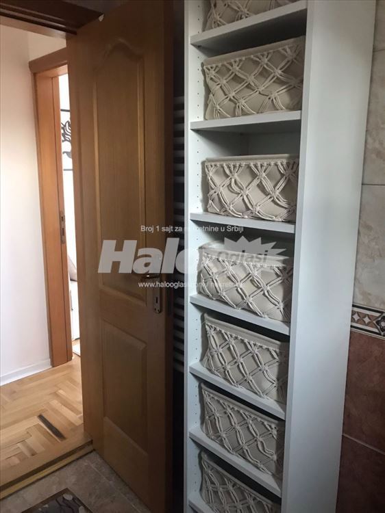 Luksuzan stan sa dve terase i pogledom u sumu — 8