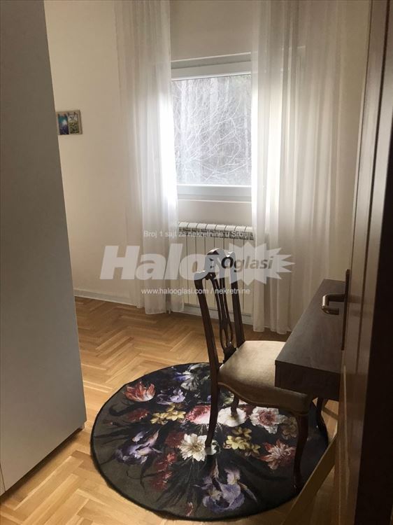 Luksuzan stan sa dve terase i pogledom u sumu — 15