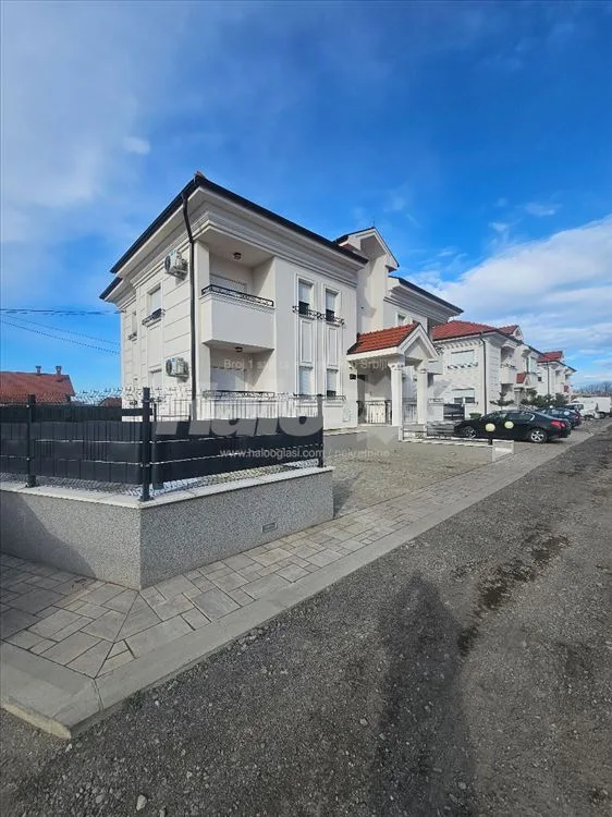 Luksuzan stan u izgradnji- Surčin (Jakovo) — 2