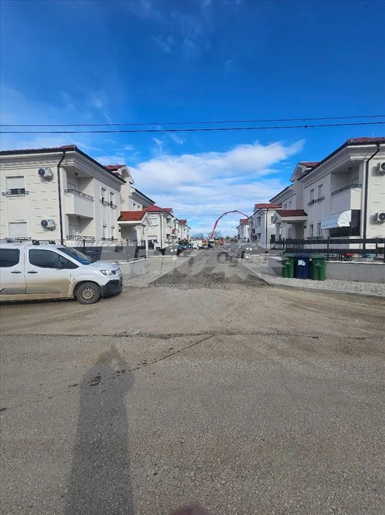Luksuzan stan u izgradnji- Surčin (Jakovo) — 3