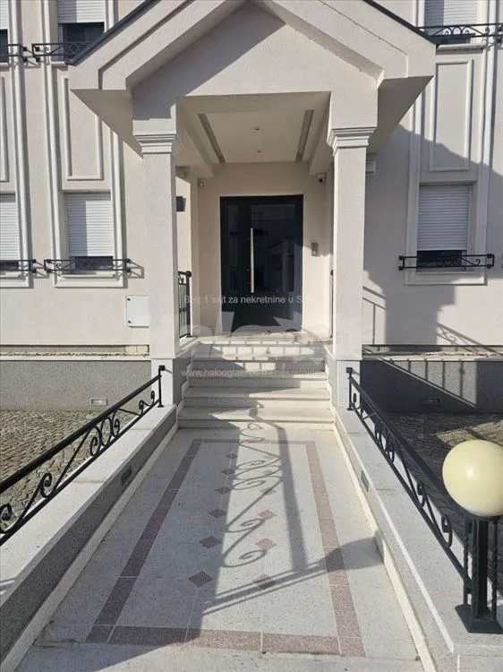 Luksuzan stan u izgradnji- Surčin (Jakovo) — 5