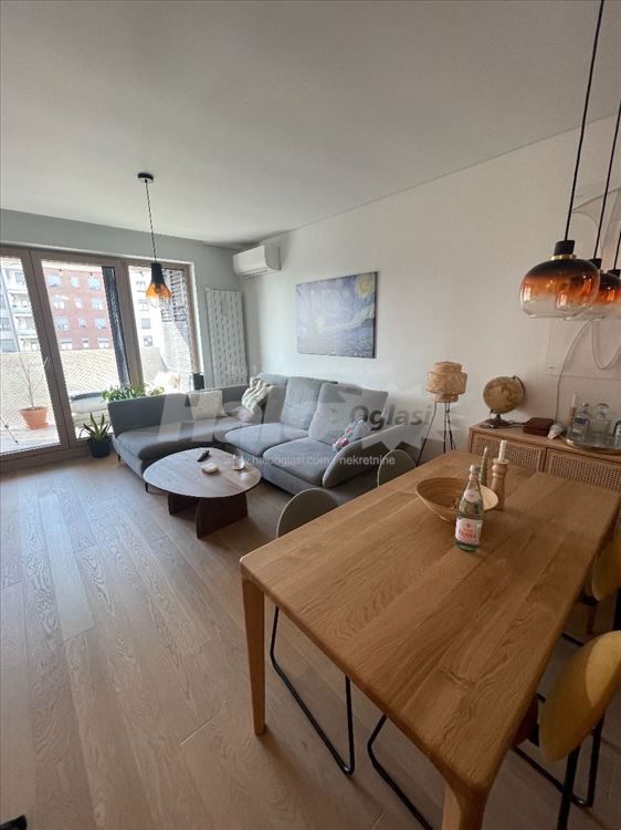 Luksuzan trosoban stan u zgradi Kennedy residence — 2