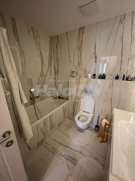Luksuzan trosoban stan u zgradi Kennedy residence — 7