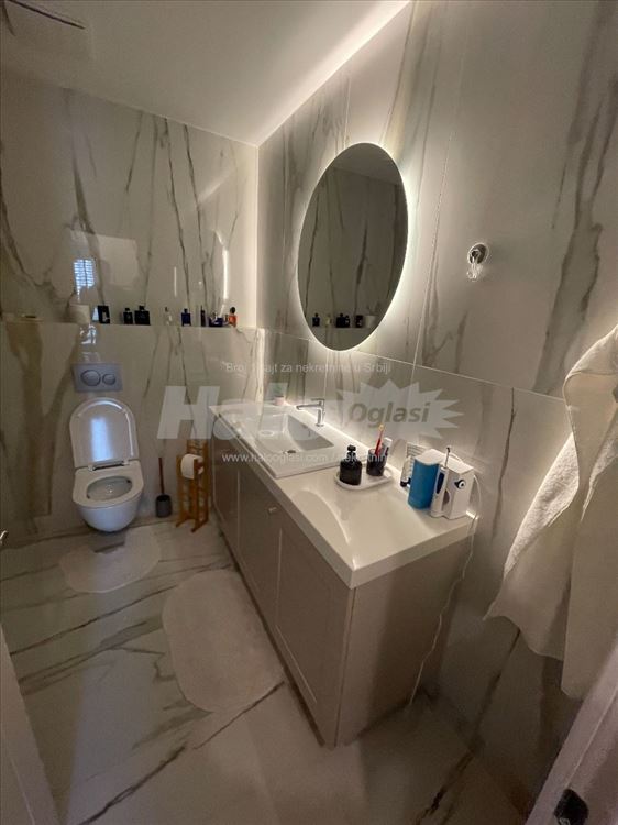 Luksuzan trosoban stan u zgradi Kennedy residence — 8