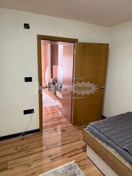 Luksuzno opremljena kuća u mirnom delu grada — 11