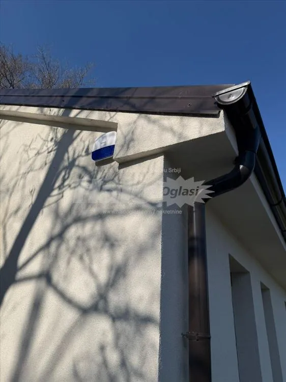 Luksuzno opremljena kuća u mirnom delu grada — 15