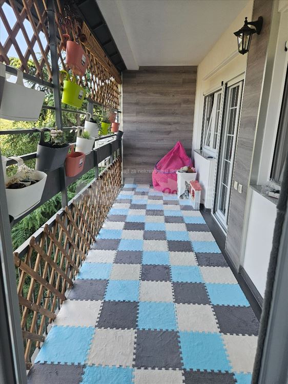 LUX 3.5 soban stan blok 44 - pored reke — 2
