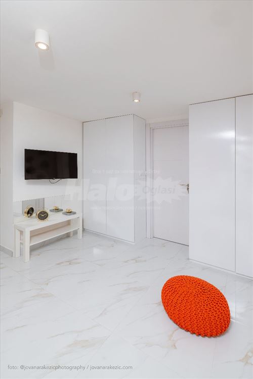 Lux garsonjera na Banjici — 8