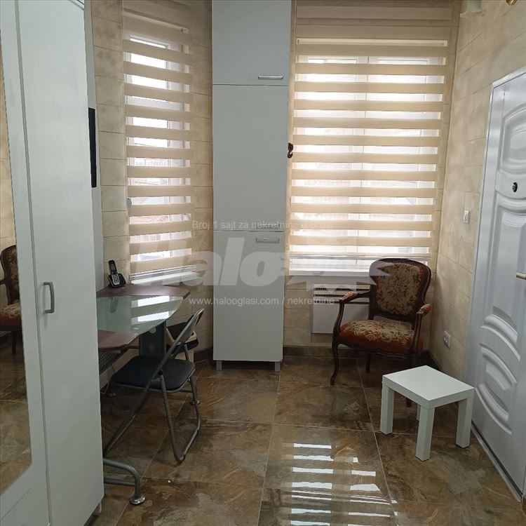 Lux - garsonjera - strogi centar — 2
