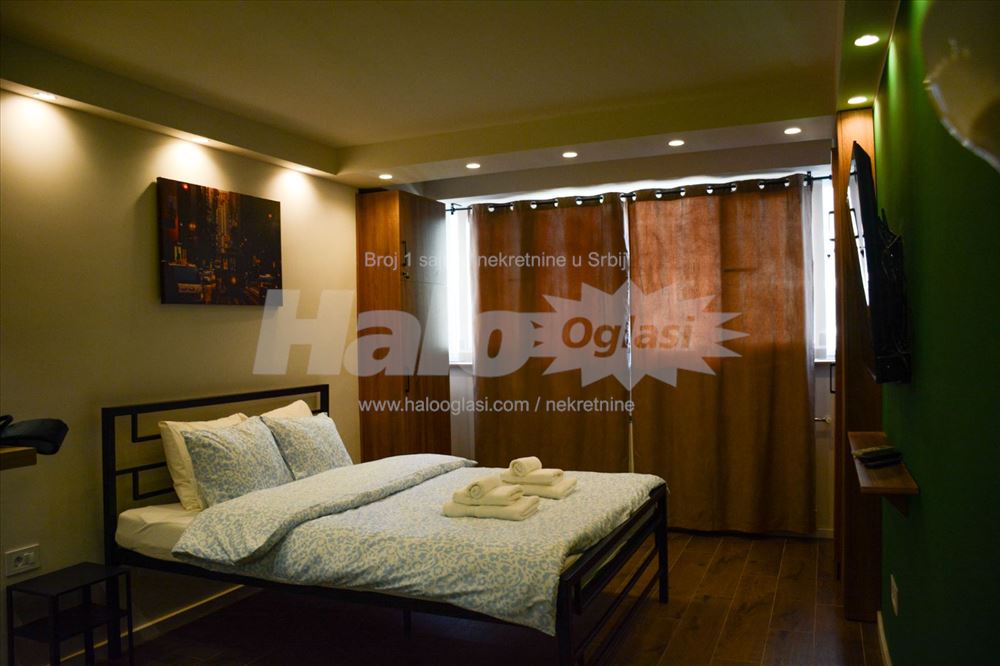 Lux garsonjera u centru — 2