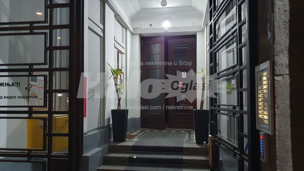 Lux grsonjera u strogom centru — 2