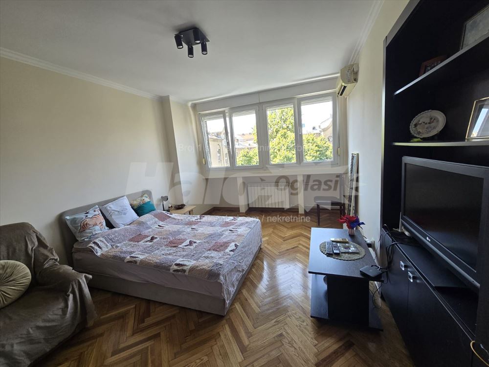 Lux jednoiposoban stan na Terazijama — 12