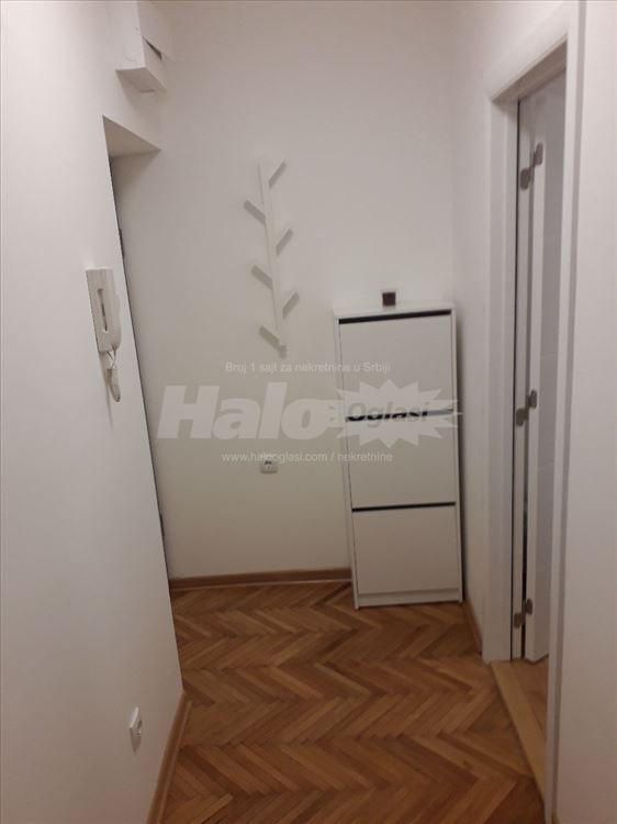 Lux jednoiposoban stan u centru Banovog brda — 9