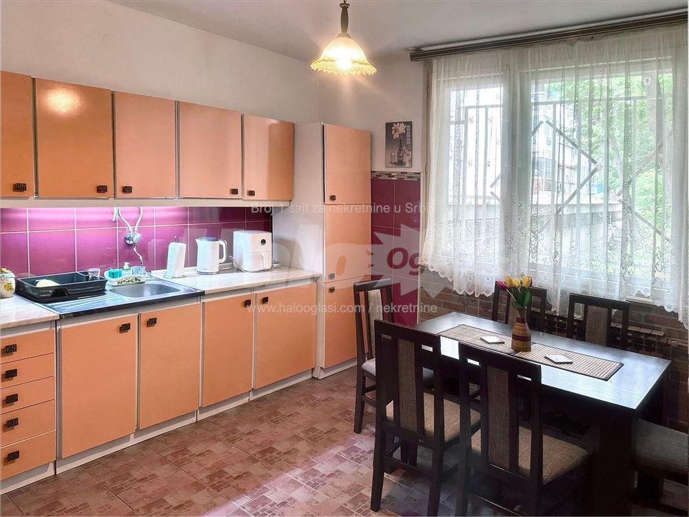 Lux komforan stan renoviran i sređen — 4