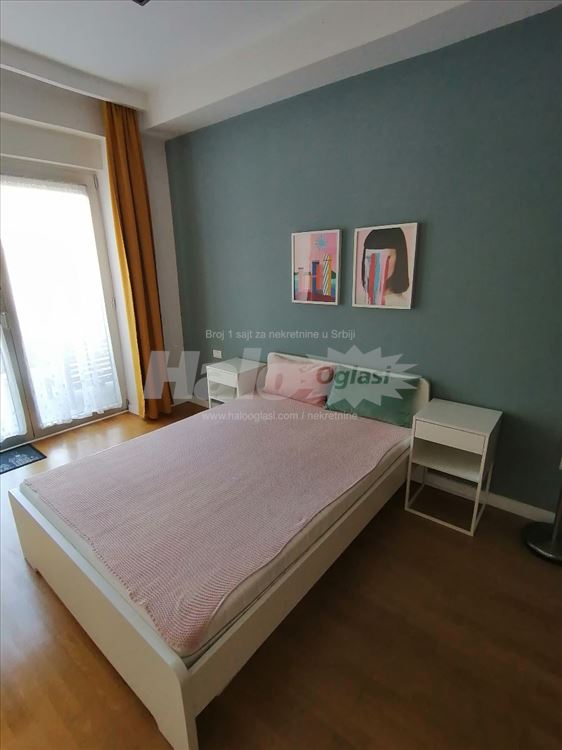 Lux kompletno opremljen 3.0, garaza Vukov spomenik — 2