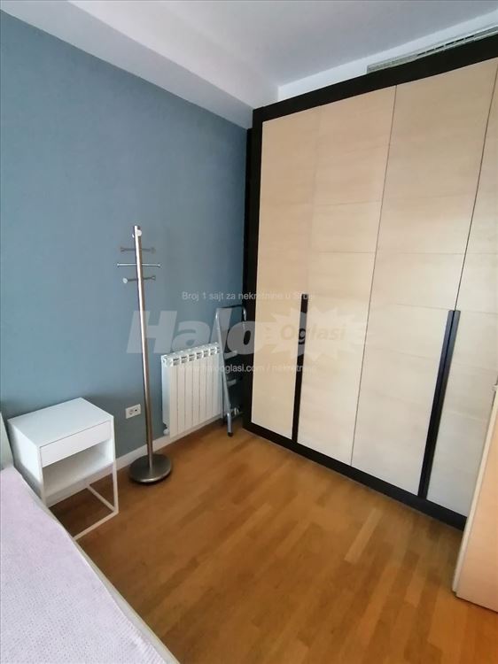 Lux kompletno opremljen 3.0, garaza Vukov spomenik — 3