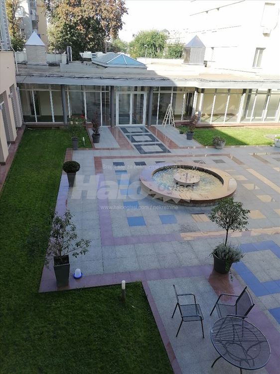 Lux kompletno opremljen 3.0, garaza Vukov spomenik — 6