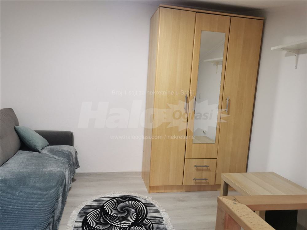 Lux mali 1.5, namesten, blizu Vuka, racuni u ceni — 2