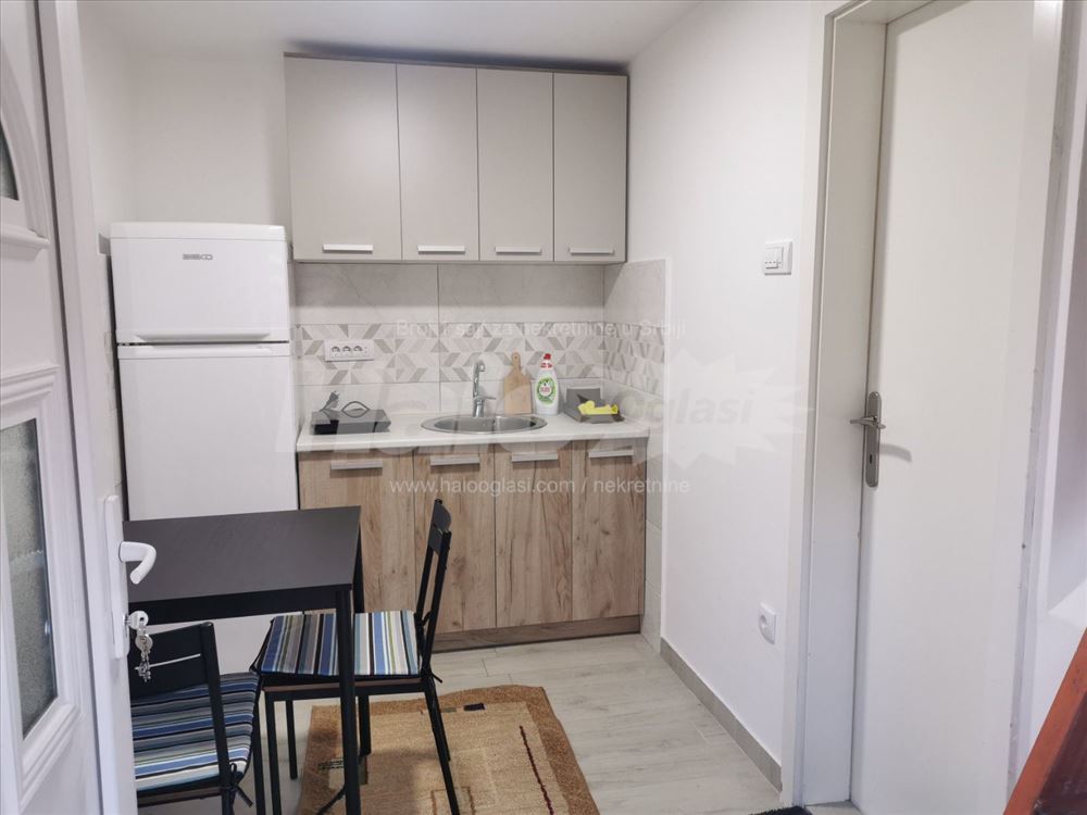 Lux mali 1.5, namesten, blizu Vuka, racuni u ceni — 10