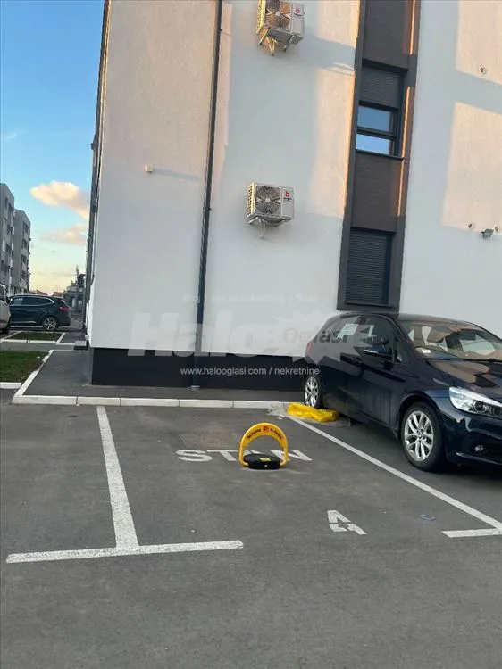 Lux namesten stan sa parking mestom, Ledine — 13