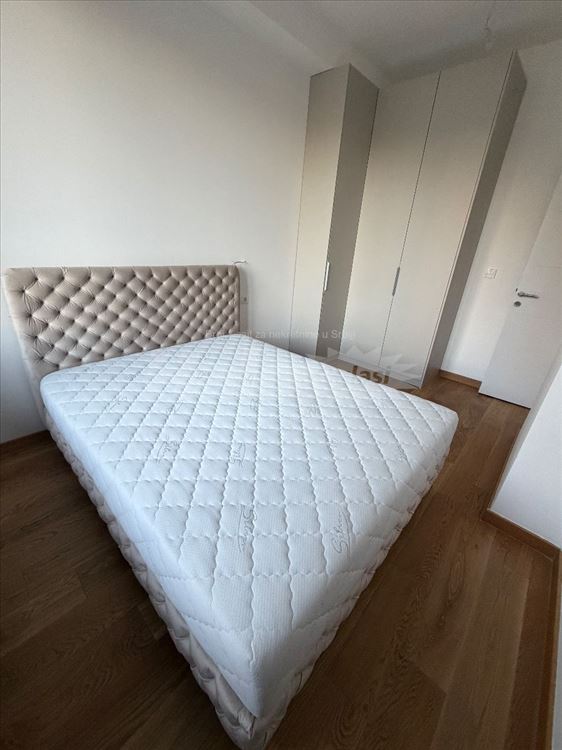 Lux namešten stan na atraktivnoj lokaciji — 7