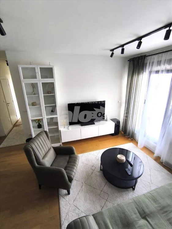 Lux namešten useljiv garaža može kredit — 3