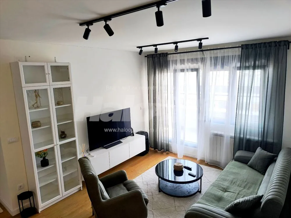 Lux namešten useljiv garaža može kredit — 14
