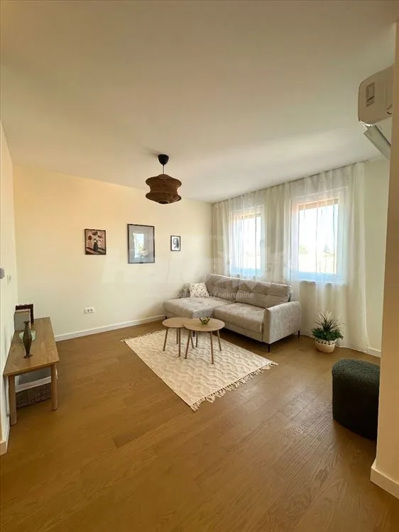 LUX nov 1.5 stan 43m2 sa terasom i garažom, Surčin — 3
