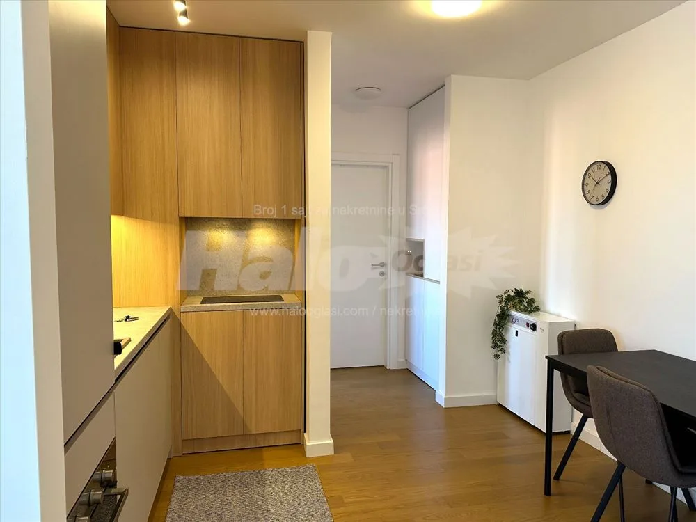 LUX nov 1.5 stan 43m2 sa terasom i garažom, Surčin — 11