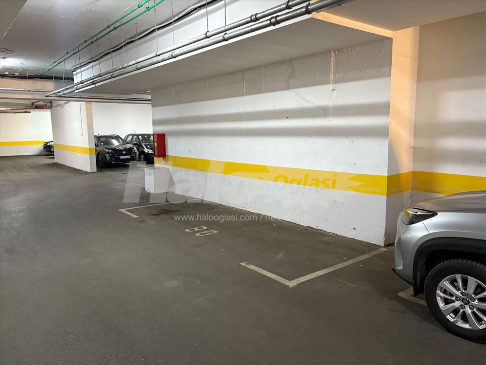 Lux nov centar garaža saradjujem sa agencijama — 4