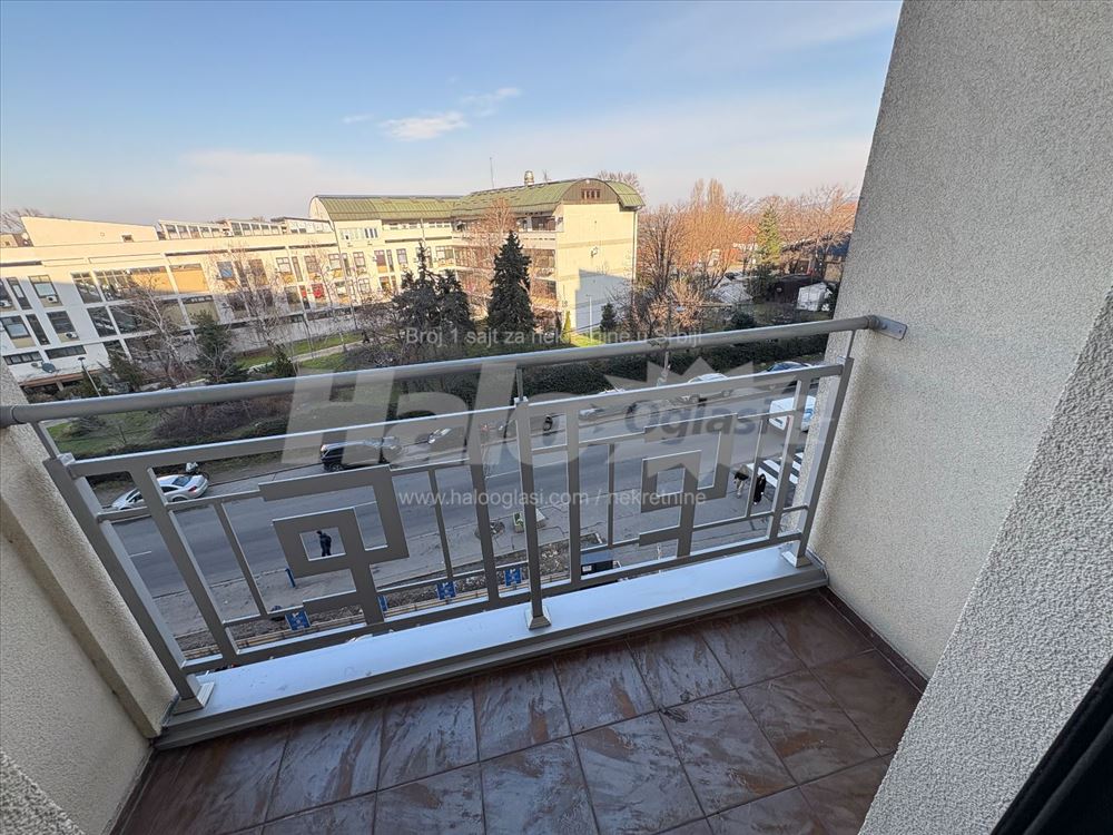 Lux nov centar garaža saradjujem sa agencijama — 13