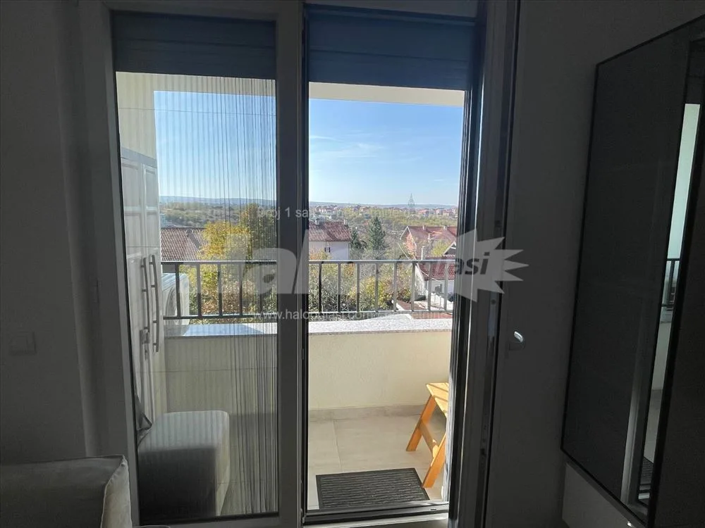 Lux Nov opremljen 1.5 stan sa Parking Mestom — 5