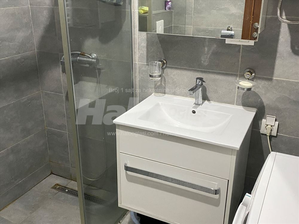 Lux novogradnja, opremljen, svetao, USELJIV ODMAH — 11