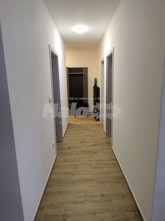 Lux opremljen, novi stan sa parking mestom, 72m2 — 12