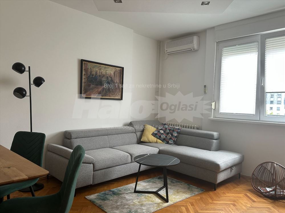 LUX stan 40m2, centar — 2