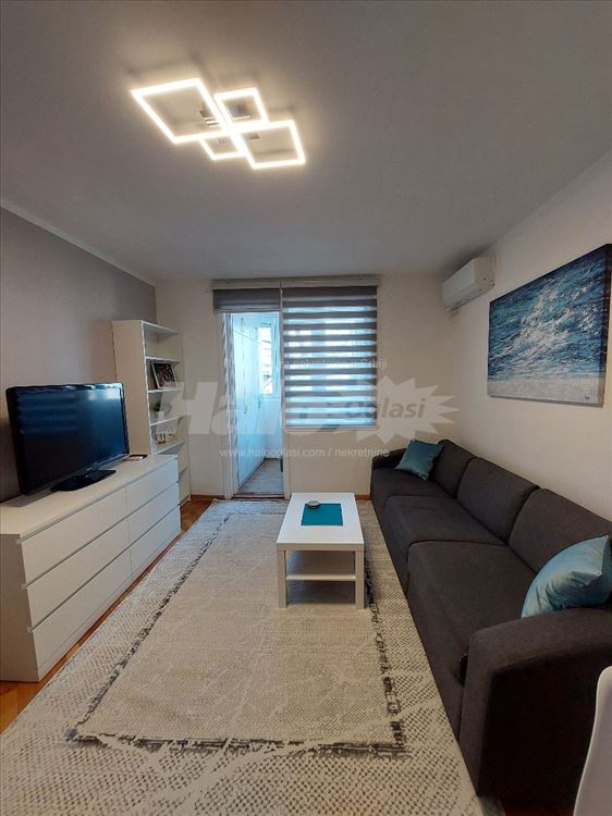 Lux stan na Karaburmi — 2