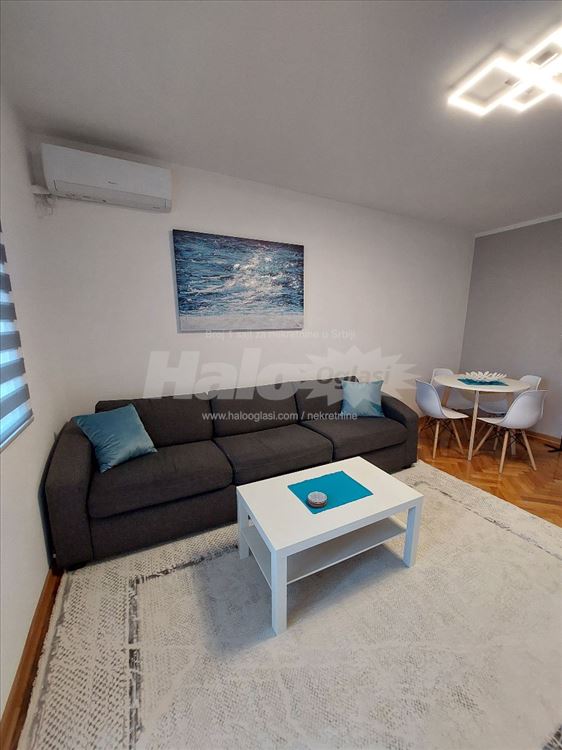 Lux stan na Karaburmi — 10