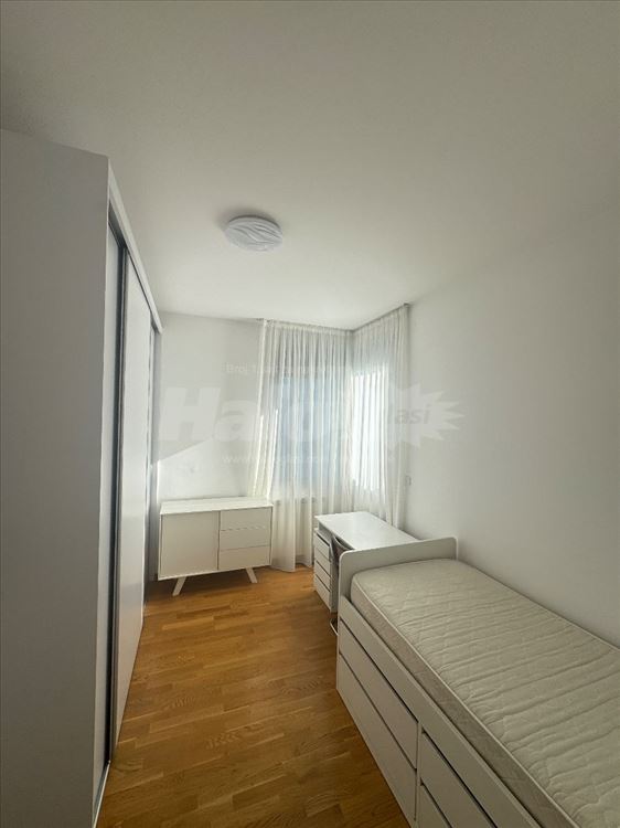 Lux stan, trosoban Banjica, namešten — 10