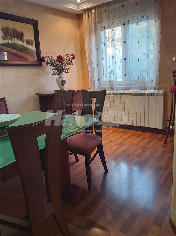 Lux stan u Zemunu, teretana, garaza, izdavanje — 2
