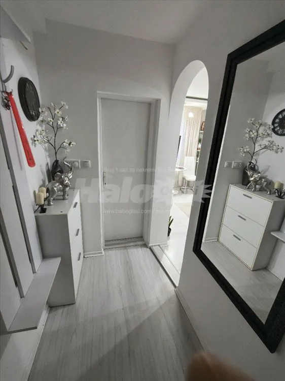 LUX trosoban stan na Karaburmi – 49m² sa terasom — 3