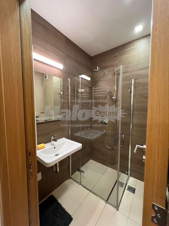 Lux trosoban stan (sa garažom) - centar — 11