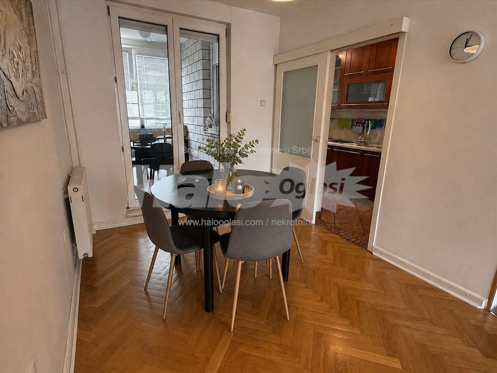 LUX trosobni stan 93 m² sa garažom – Autokomanda — 2