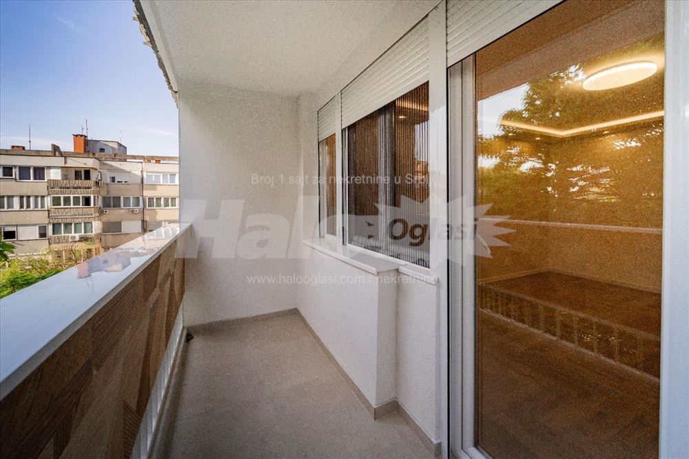 LUX, uknjižen, odmah useljiv, 2 spavaće sobe — 2