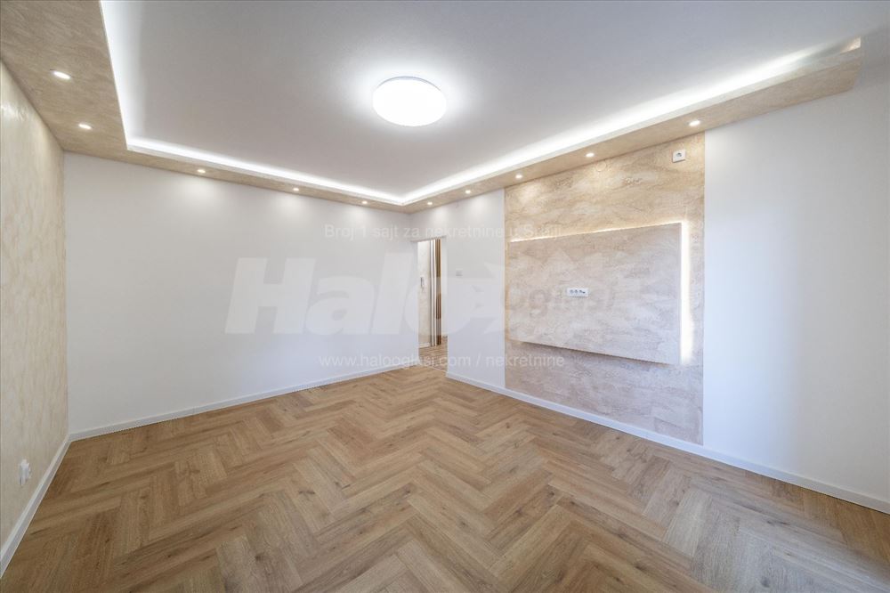 LUX, uknjižen, odmah useljiv, 2 spavaće sobe — 3